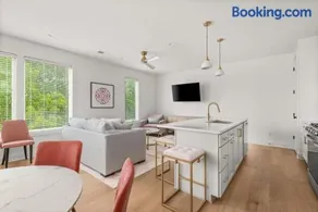 4BD Townhome East Nash with Rooftop 12ppl - Image 5