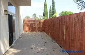 Woodland Oasis 2BR With FREE PARKING - Image 2
