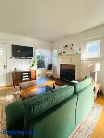 Seattle Historic Bungalow - Image 4