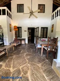 Karibuni, Villa 107, Beachfront Stay with Restaurant, Pool & Bar - Image 2