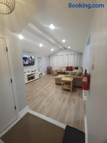 6 bedroom! Pool Table, Gaming Area, Firepit & More - Image 1