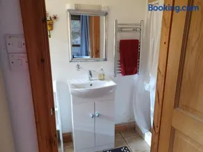 Cosy self contained cottage with stunning views - Image 2