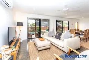 The Pool House - Image 2