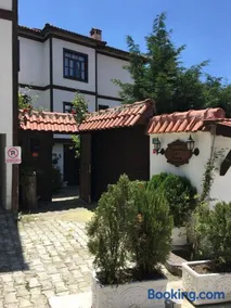 Tarihi Osmanlı Evi - Beyzadeler Konağı Ev Sahibi ve Yöneticisi - Bekir Yenerer Ruhsat No 14-75 - Image 1