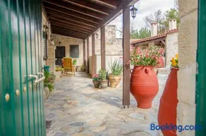 Pyrgou Villa with Shared Swimming pool - Image 4
