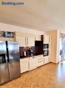 OVER RIVER near FRANKFURT-130 QM-4 ROOMS- 6 BEDS-PARKING-AIR CONDITIONER - Image 5