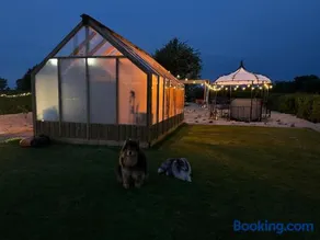 Verrière insolite avec jacuzzi et sauna - Image 2