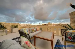 Modern apartment with spacious terrace in Attard by 360 Estates - Image 1