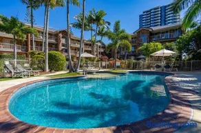 Burleigh Beach 3 Bedroom - Image 2