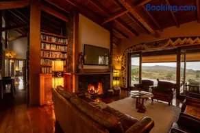 Rubi Ranch Hyrax Hill Lake House - Image 2