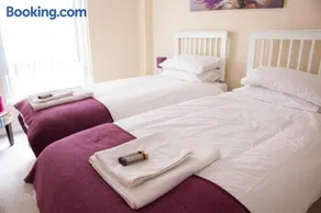 City Centre Luxury Holiday Apartment - Image 2