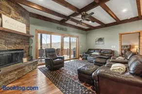 Summer Sale! 2 Master Suites, Fireplace, Hot tub - Image 2