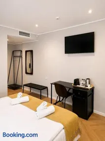 NOVO Studio Hotel - Image 2