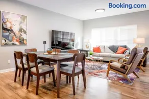 ND Luxury Townhome 8 min to ND Stadium! - Image 2