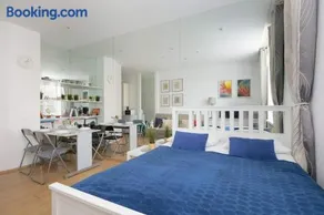 Cozy Miodowa Studio in Historic Old Town Tenement - Image 2
