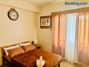 Mesavirre Garden Residences - Cozy Den - Image 2