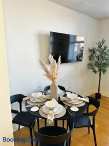 1BR Flat By Ankers Short Term Rental Agency Manchester Near Altrincham Market with Free Parking - Image 5