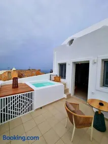 Lovely House at Oia Village Center - Image 3