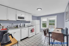 Quaint 2 Bedrooms in Historic Little Italy - Image 4