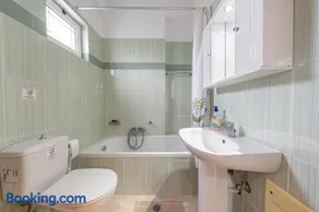 Neptune Apartment - Image 5