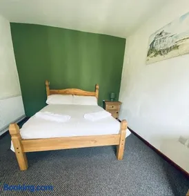 Punchbowl Inn - Image 1