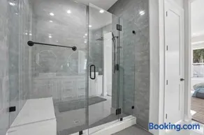 4 Bedroom luxry living with private pool - Image 1