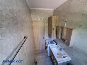 Backyard Apartment - Image 5