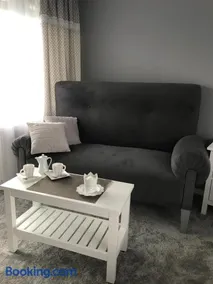 U Macieja z kortem tenisowym - Image 1