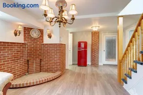 4 Beds Entire House Wifi Parking - Image 2