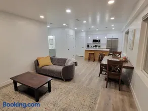 Spacious & Modern Apartment, close to Universities and Mountains - Image 2