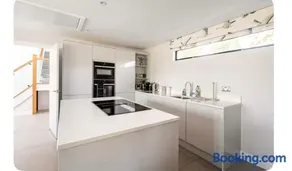 Luxury 2 bed home - Image 5