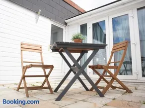 Bright Private Terrace - Free Private Parking - TV - WiFi - Netflix - Image 4
