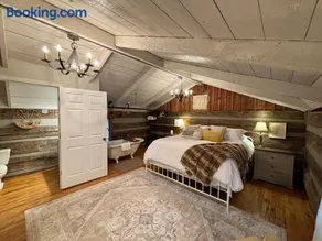 The Hilltop Cabin - Image 3