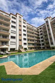 Luxury haven with pool - Image 2
