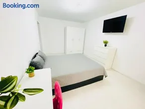 MBZ Apartments #2 - 2 bedrooms, Private Parking & Air Conditioning - Image 3