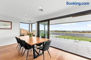 Portarlington Beach Retreat - Image 5