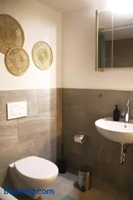 Geräumige und stylische Wohnung mit Weitsicht - Image 5