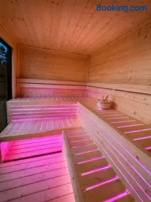 Franks Ferienhaus am See I Privatsteg I Tretboot I Spieletage I Gartensauna l Ruhe I Natur I Angeln I luxuriös & großzügig bis zu 10 Personen - Image 2