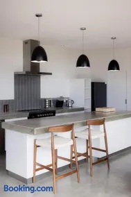 Woodbridge Hill Country Escape - Image 3