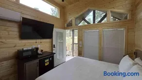 061B Grand Canyon South Rim Chalet with King Bed - Image 5