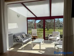 Maison de campagne lumineuse spacieuse dans impasse au calme a proximité d'un chateau deux vérandas grand jardin cabane pour vélos, pres Port en Bessin et Bayeux, proche plages du débarquement - Image 3