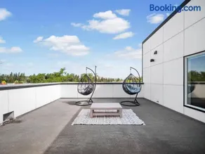 Modern Top Floor 2BR 1BA w Private Rooftop Patio South Hill Near Downtown - Image 4