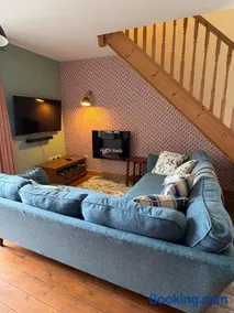 Hilltop House and its beautiful views - Image 2