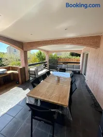 Villa avec piscine entièrement rénovée à 5min de la plage de pinia - Image 1