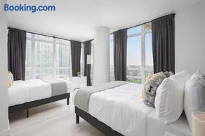City Views & Free Parking Stylish 2BR Downtown - Image 4