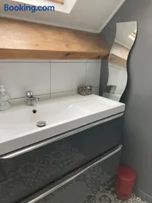 Chambre meublée dans une maison - Image 2