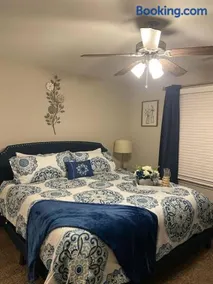 Large 3 bedroom Downtown Parking - Image 4