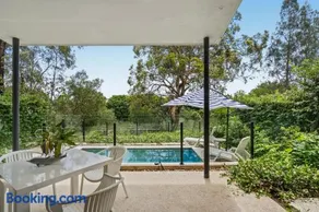 Luxury Riverside Retreat in Benowa - Image 2