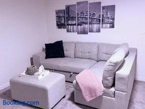 Modern BRAND NEW Guest Suite in Wolf Willow - Image 1