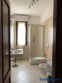 Appartamento residenziale con posto auto privato - Image 3